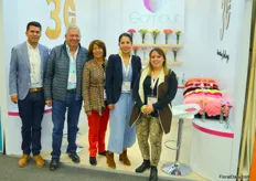 Gambur Flowers, a carnation grower celebrating 30 years in operation. It's a business owned by father, mother, son and daughter Burgos (only Andrea (on the right) is not part of the family).